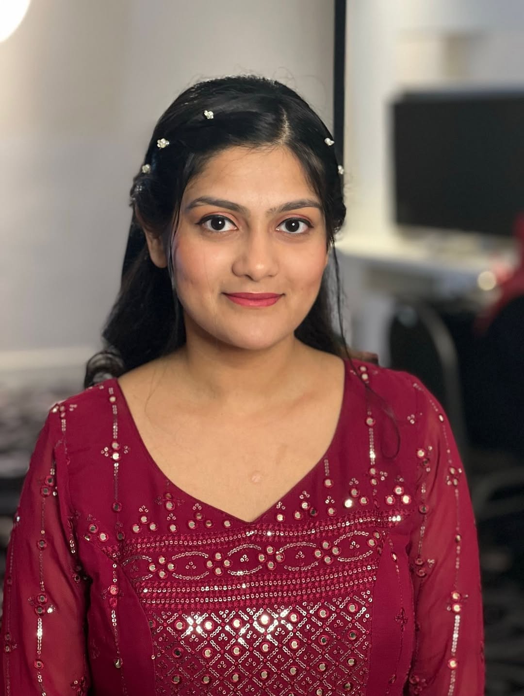 💄✨ Where Subtle Meets Stunning 🌸💫From soft glam for intimate parties to statement bridal look (1)